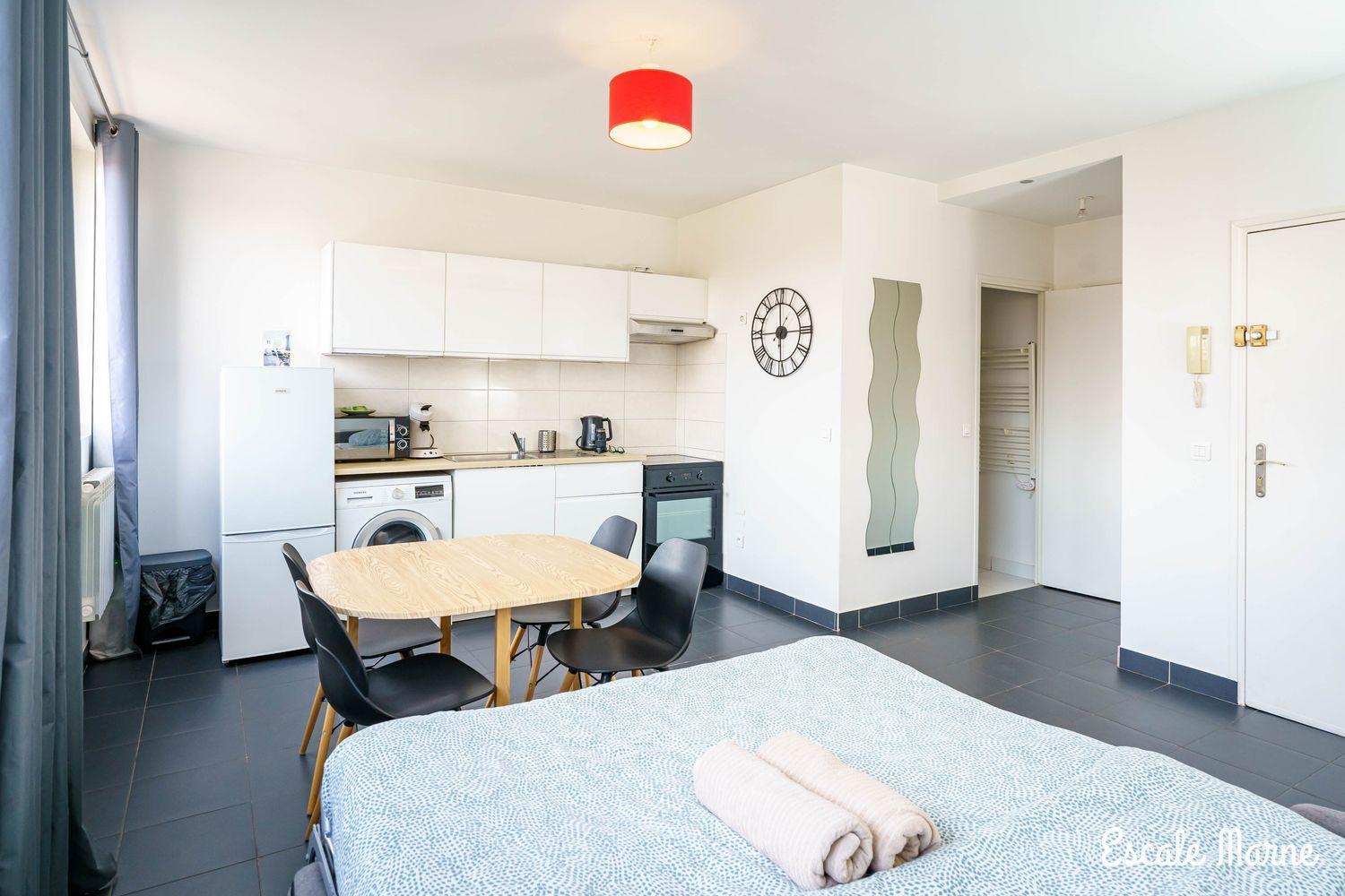Escale-Marne Fr - 102 - Free Parking - Free Luggage Storage - All Equipped - Linen Included - Washing Machine - 10Mn Walk Metro 8 - Rer A - Panoramic View - From 1 To 4 Guests Майсонс-Алфорт Екстериор снимка